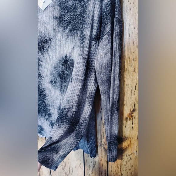 Rue 21 Tie Dye Gray and Black Lightweight Knit Sweater, Size M NWT - Picture 3 of 7